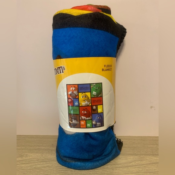 NEW 2019 M & M Worlds Chocolate Candy Character Fleece Colorful Throw Blanket - Picture 1 of 7
